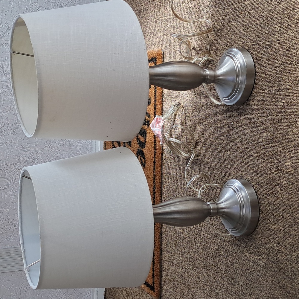 2 lamps